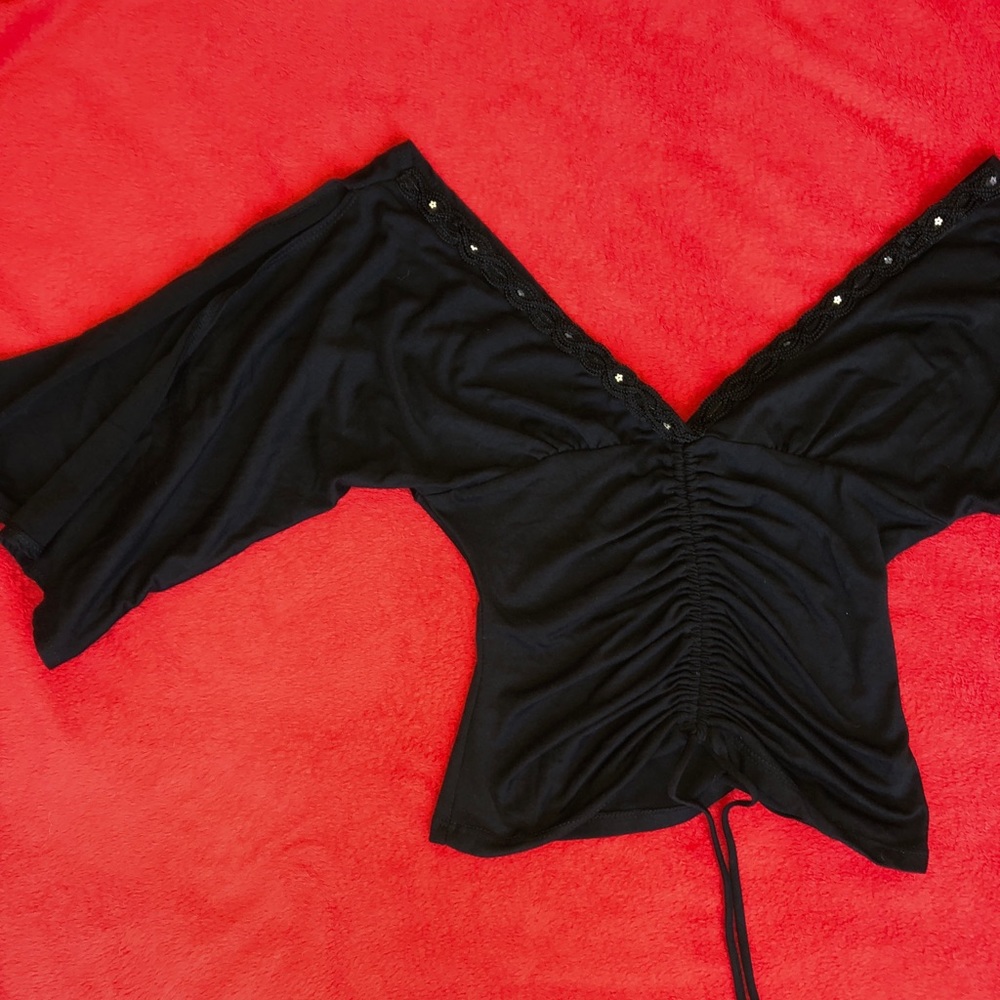 90’s style v line black ruched shirt